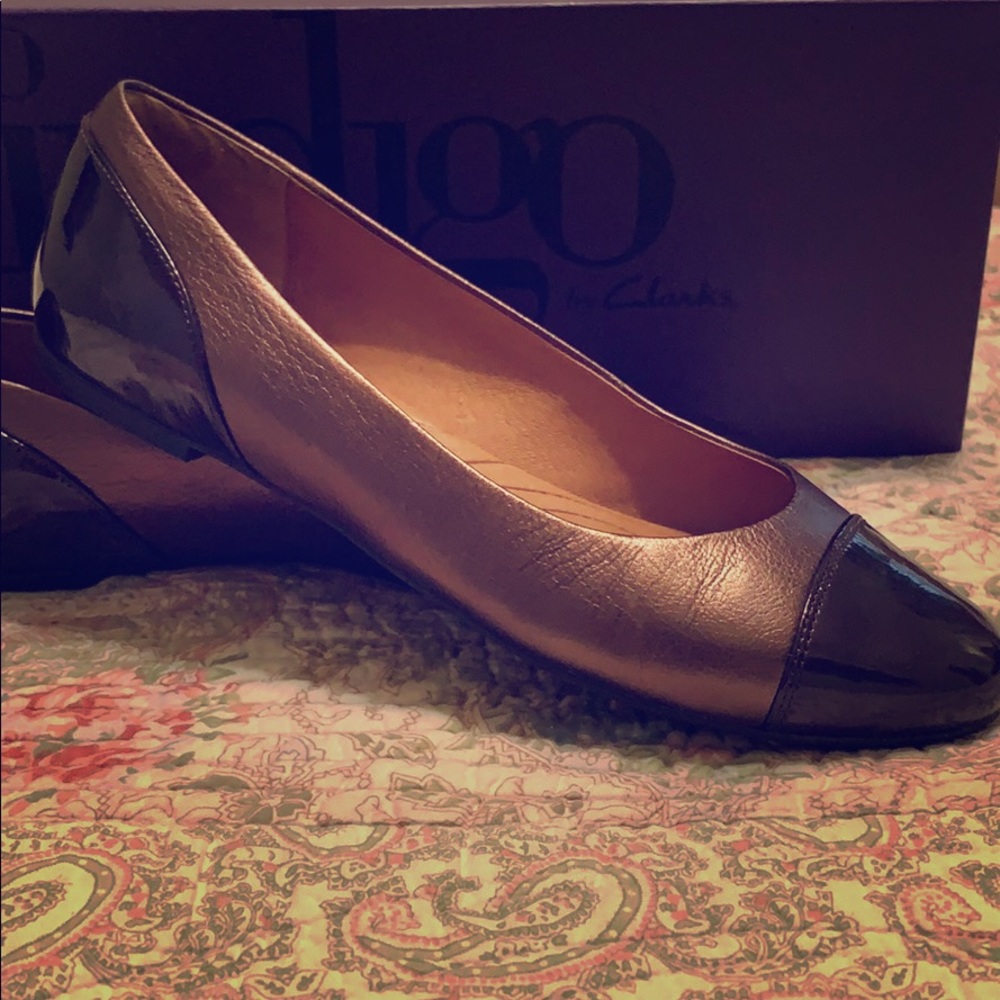 Super cute and comfy bronze Clarks.